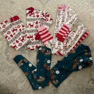 Hanna Andersson 6-7 pajamas. Grinch has small dot on pajama pants (pictured).